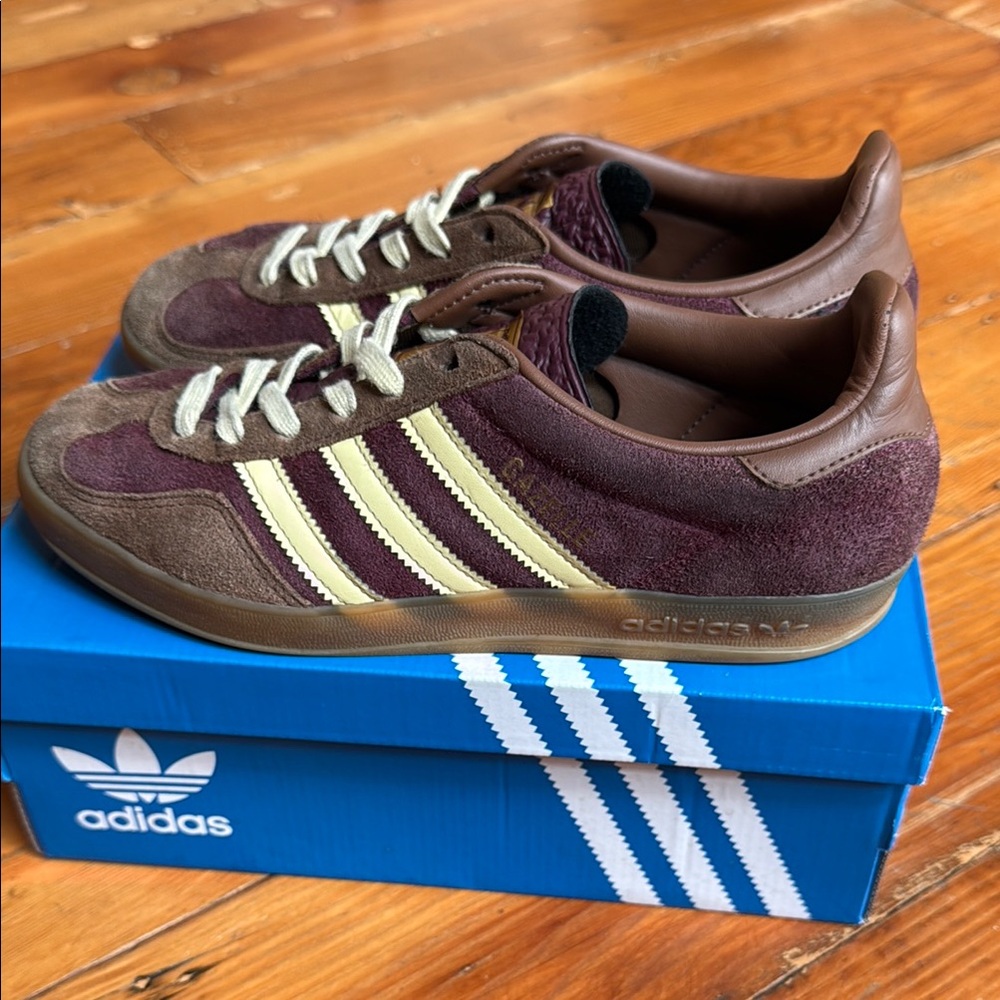 Adidas Men's Brown and Cream gazelle indoor soccer shoes (sneakers)